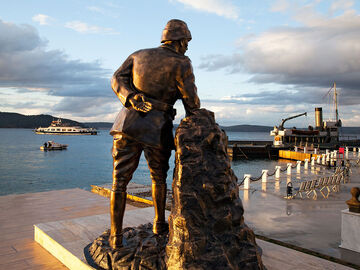 Çanakkale Şehitlikler ve Bozcaada & Assos Turu